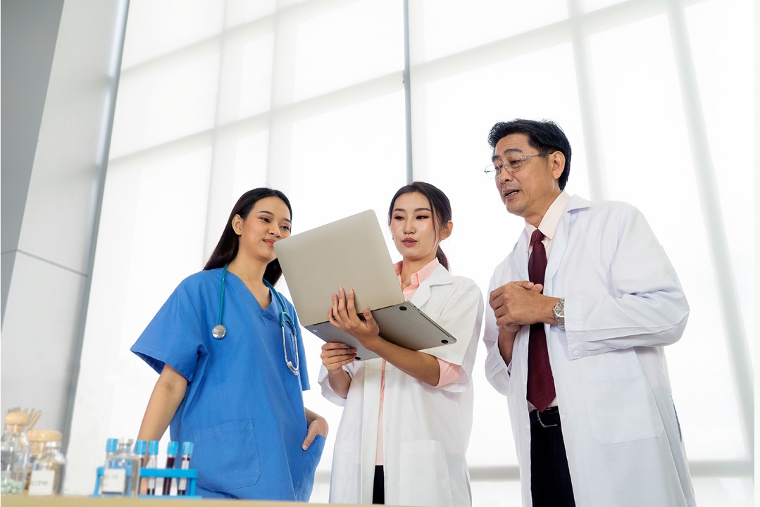 a health care profession discuss with a group of people